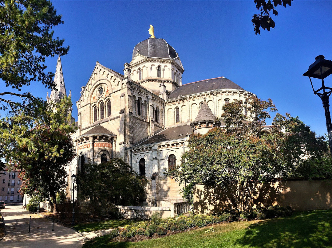 Eglise Notre Dame de Chateauroux景点图片