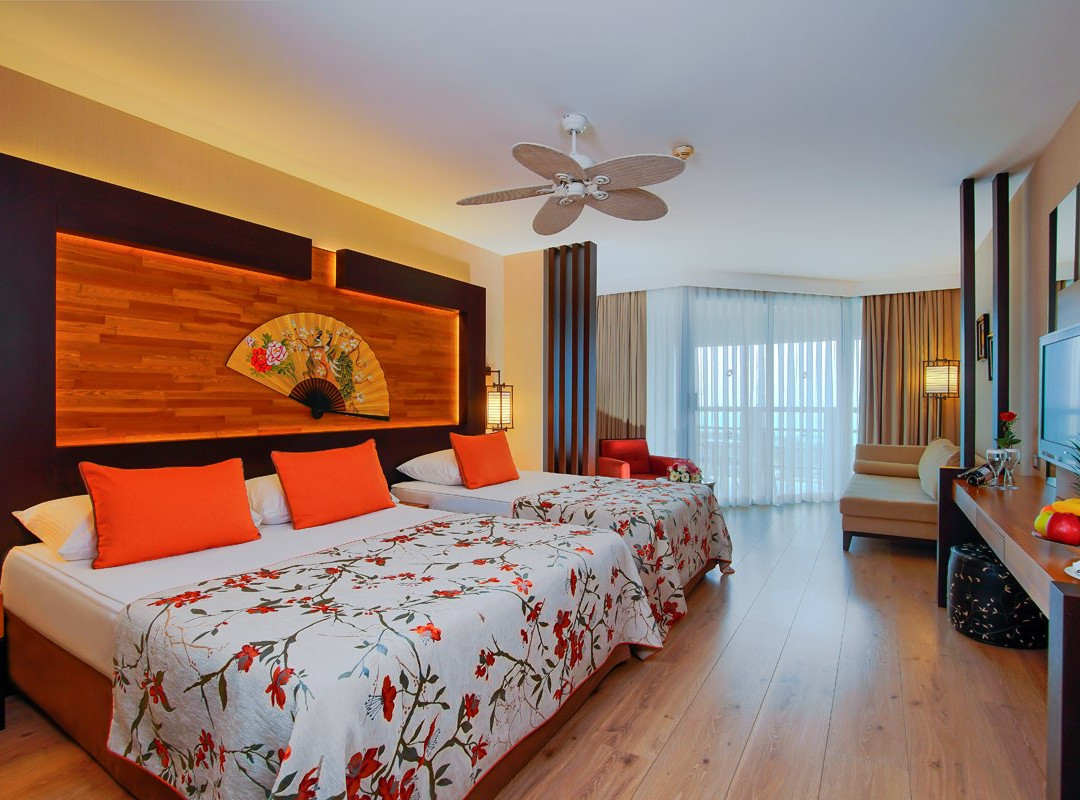Limak Lara Deluxe Hotel & Resort主图