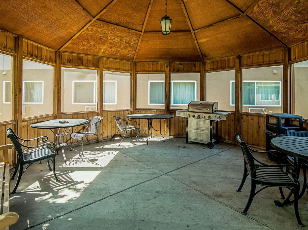 Roosevelt Hotel - Undergoing Improvements主图