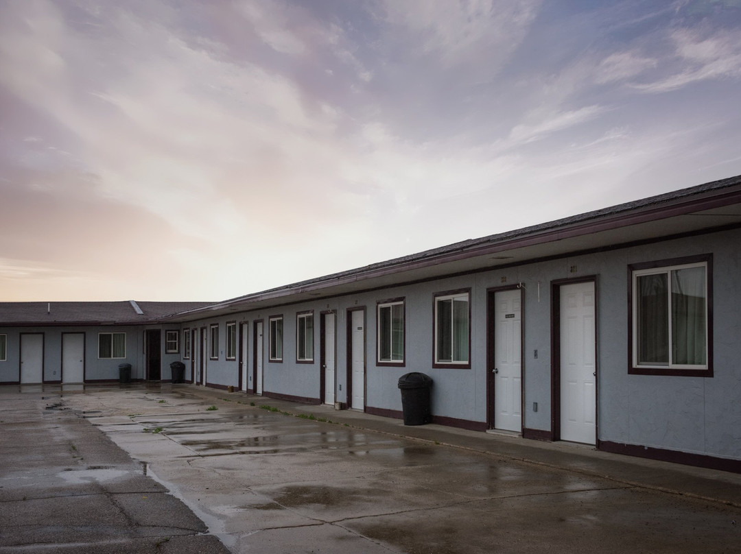 Crossroads Inn主图