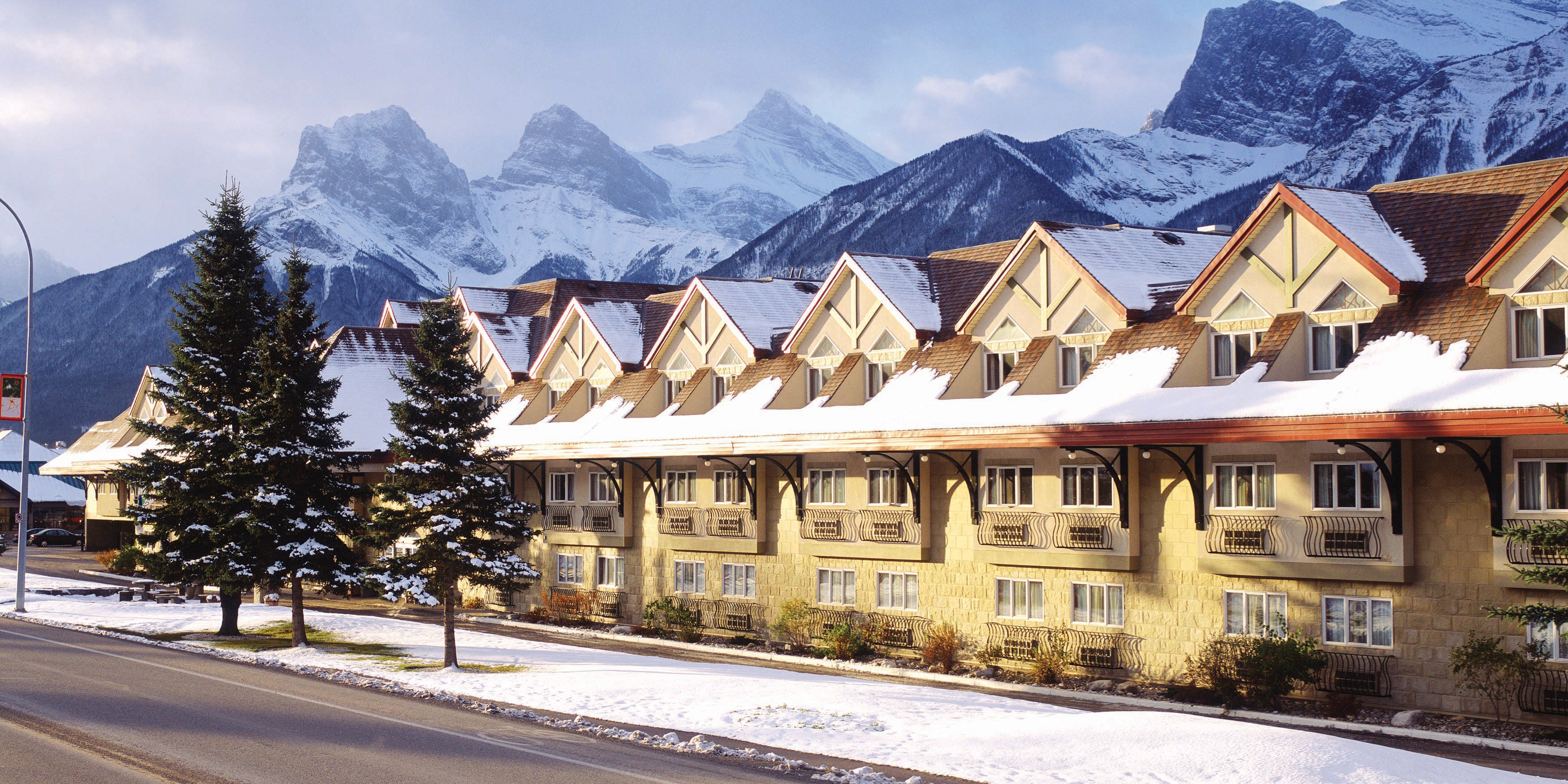 Canmore Inn & Suites-官方