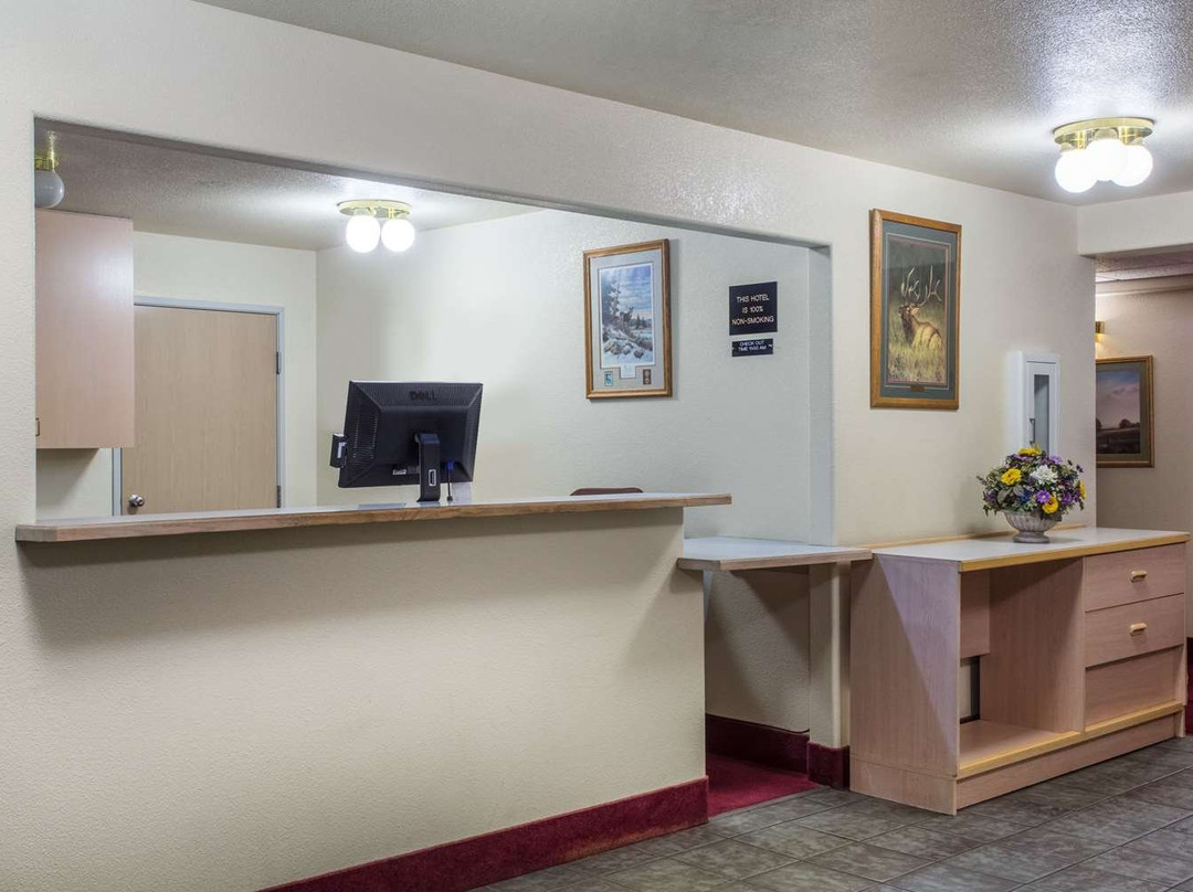 Super 8 by Wyndham Hamilton主图