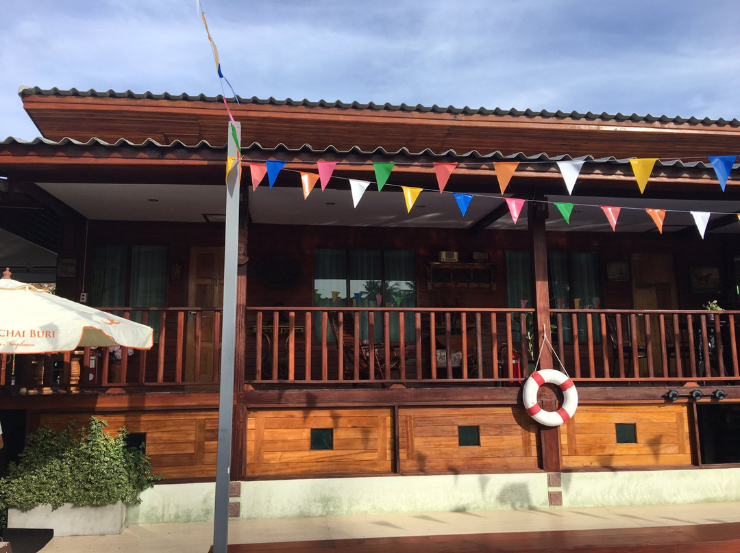 Chuchai Buri Sri Amphawa主图