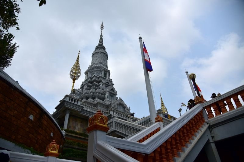 Preah Sakyamoni Chedi-乌栋必去景点
