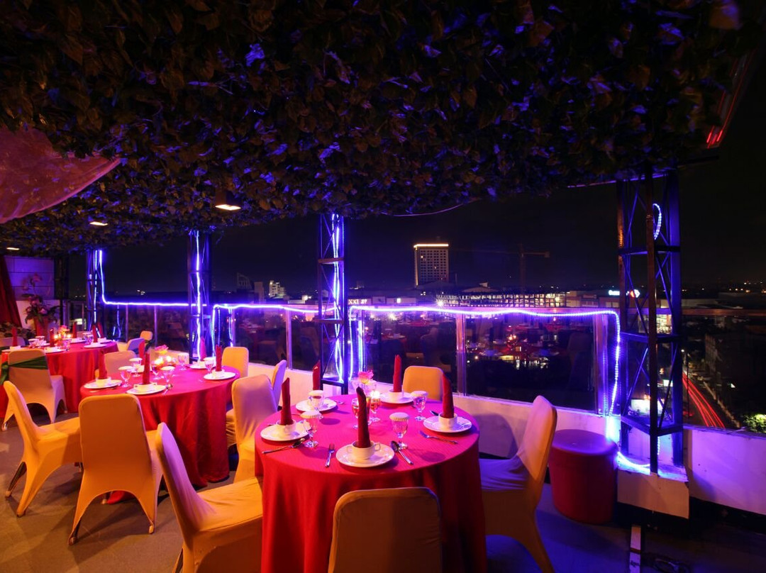 Continent Centrepoint Hotel主图