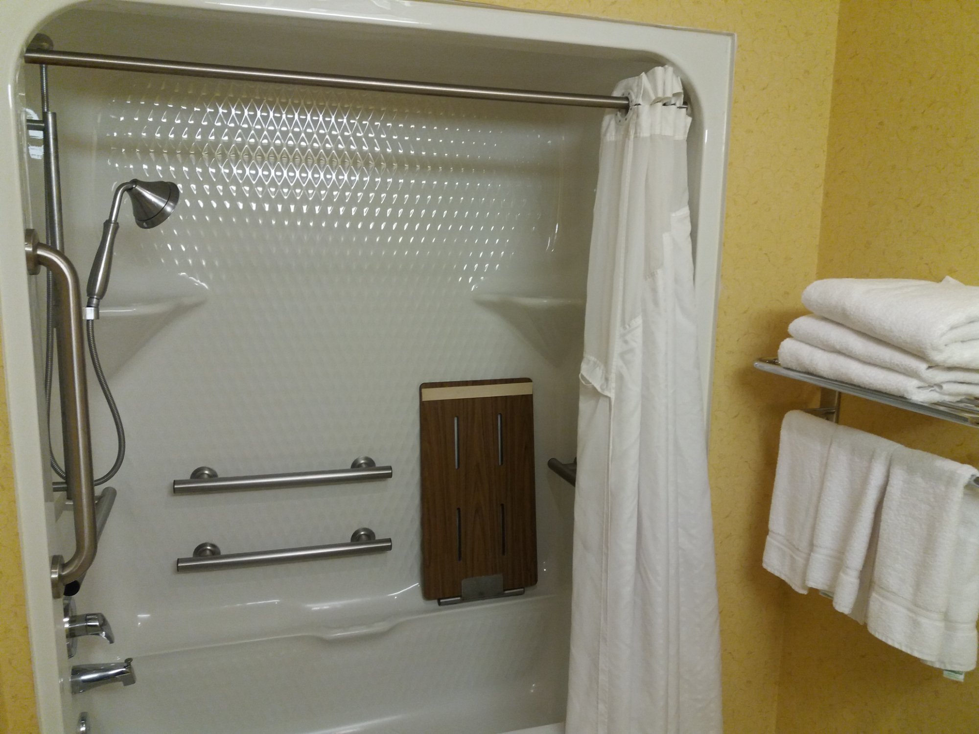 Holiday Inn Express & Suites Woodbridge, an IHG hotel-浴室