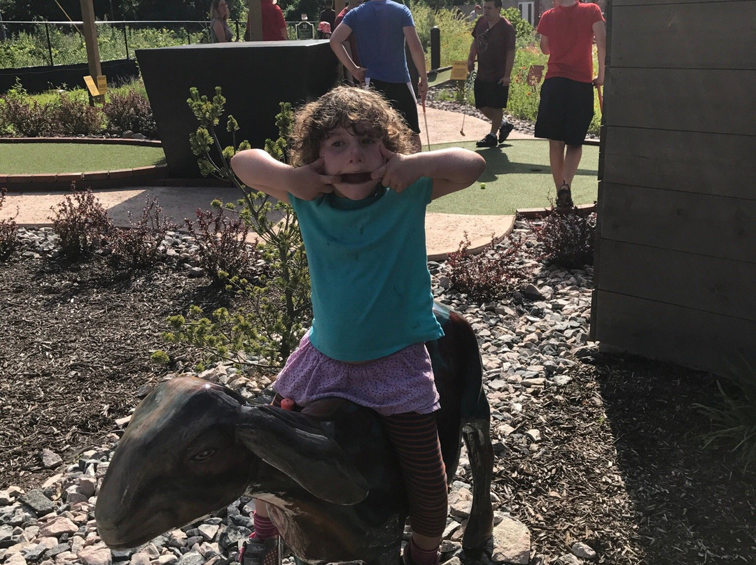 Matterhorn Mini Golf-Canton必去景点