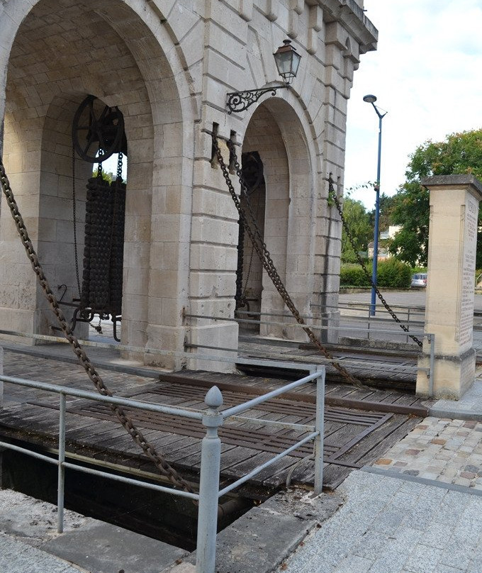 Porte Saint-Paul-凡尔登必去景点