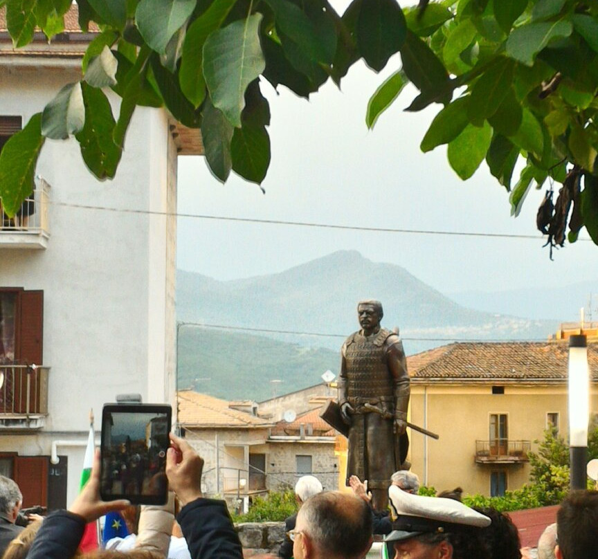 Statua del Principe Bulgaro Khan Alzeco景点图片