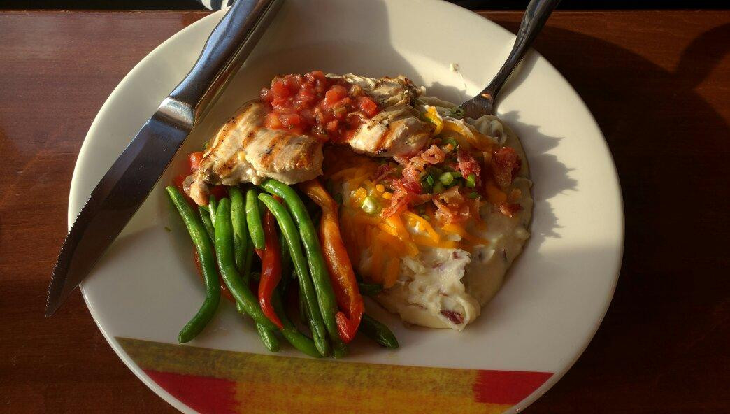 Schroeder餐馆和美食-Moguls Grille & Taproom