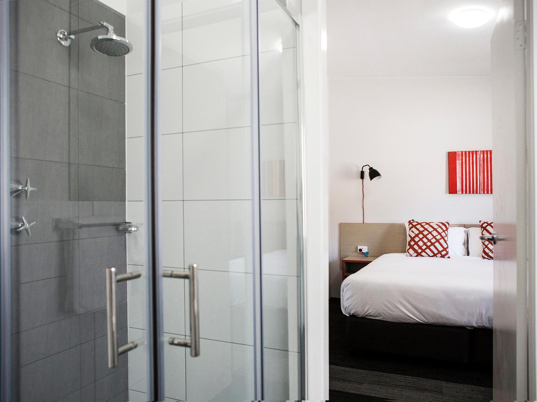 Villawood Hotel主图