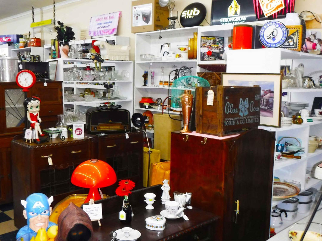 Yesterdays Treasures at Dee's-Maroondah必去景点