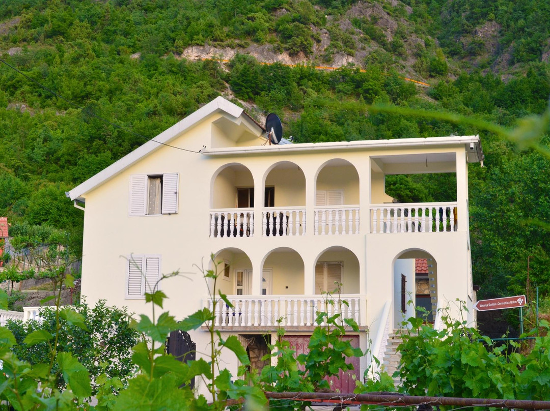 Gluhi Do酒店住宿-Explore Skadar Lake - Agritourism and Multi-Activity Holidays