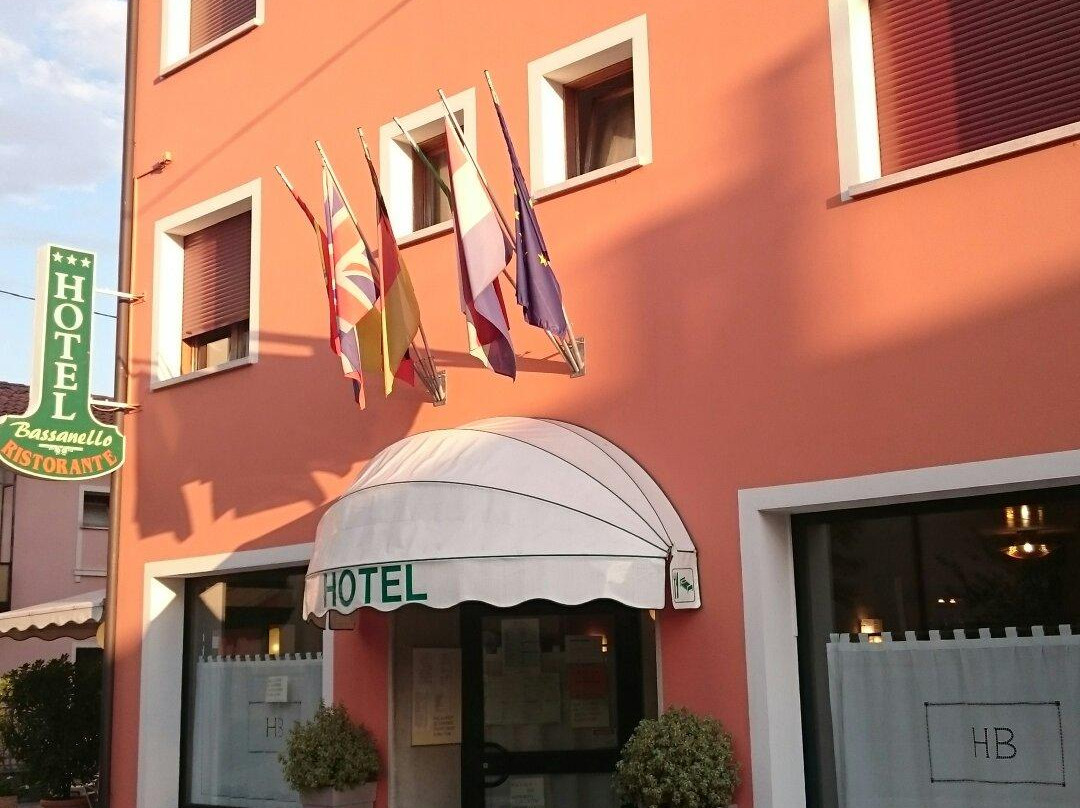 艾巴沙内洛餐厅酒店主图