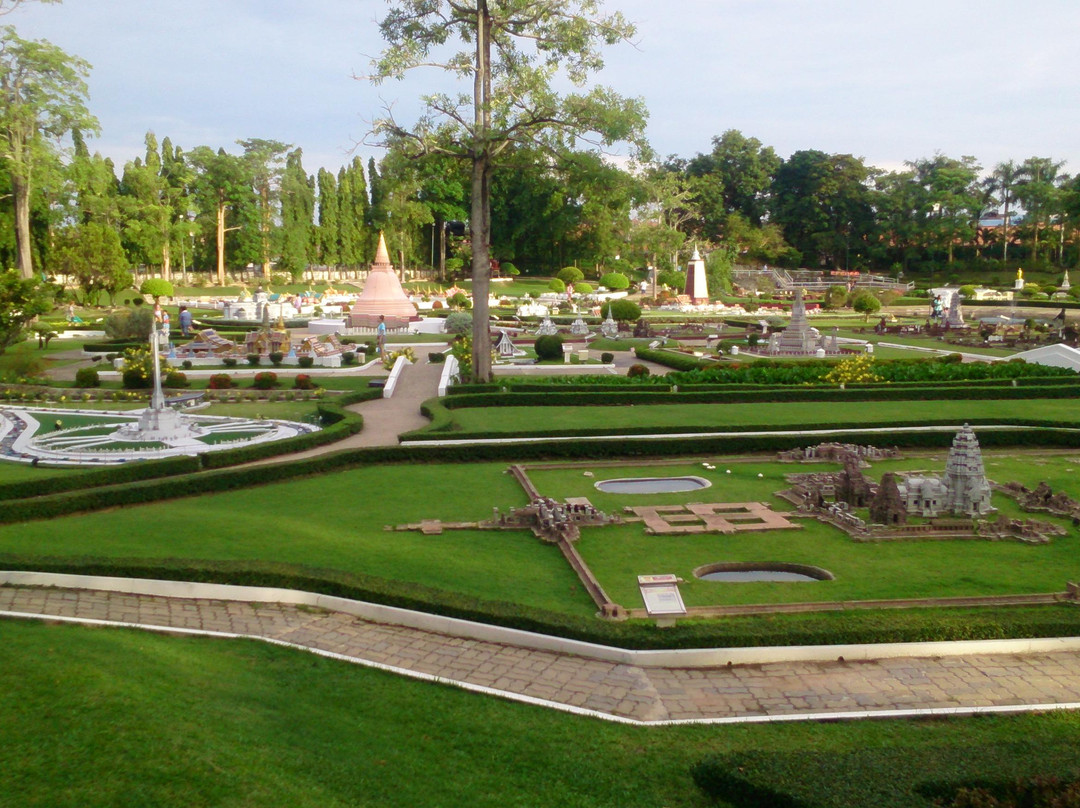 Miniature Thai Royal Barge Performance Center-Nong Prue必去景点