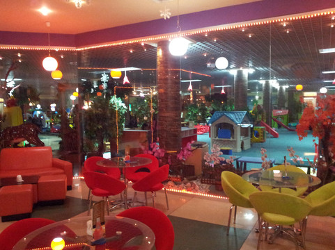 Qendra Argetuese Blur-地拉那必去景点