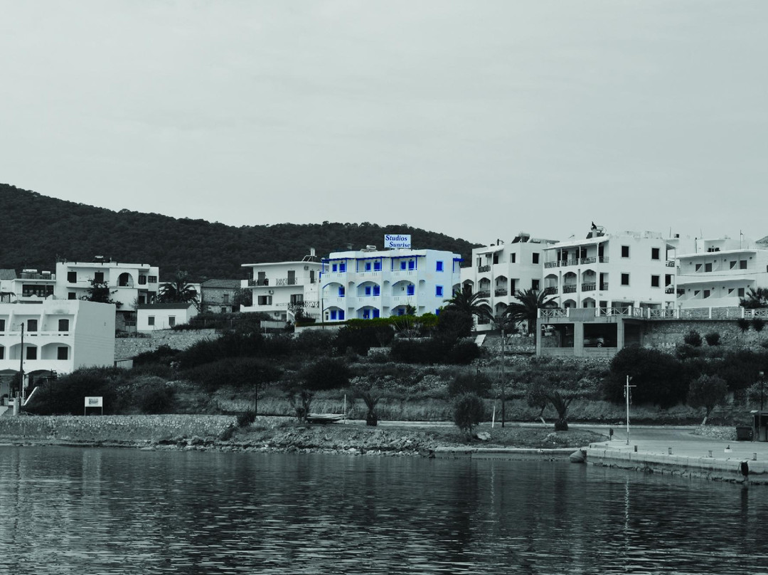 日出一室公寓式酒店主图