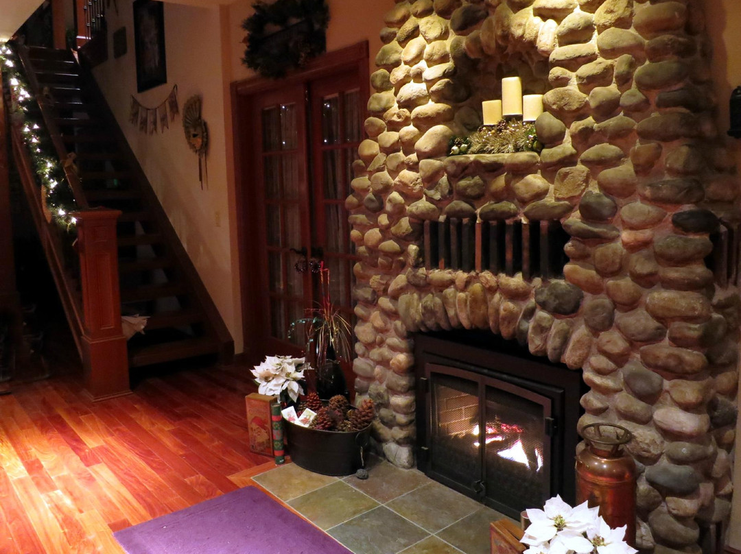 Cottage Lake Gardens Bed and Breakfast主图