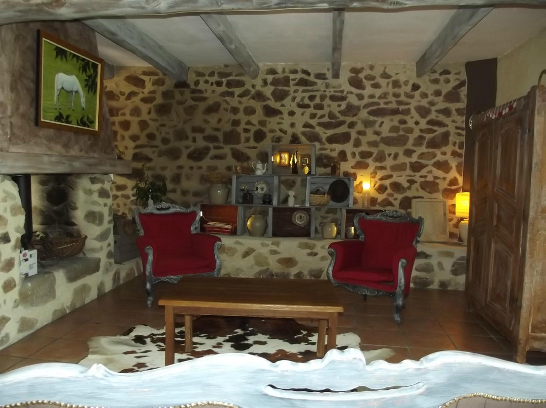 Chambres d'Hotes-Ferme Equestre Les Revers主图