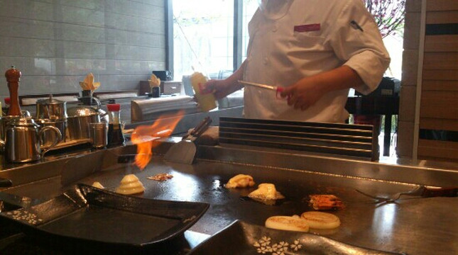 龙岗珠江皇冠假日酒店主图