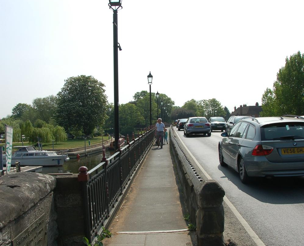 Clopton Bridge景点图片