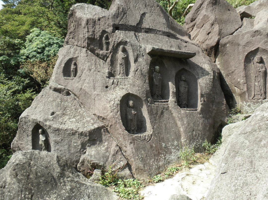 Buddhist Stoneworks at Motohakone-箱根町必去景点