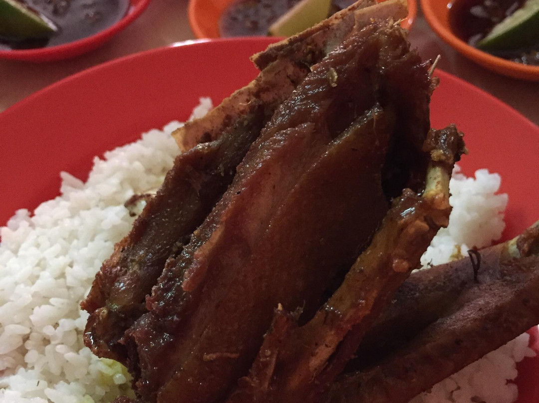 Pemecutan餐馆和美食-Bebek Yemelia (Asli Surabaya)