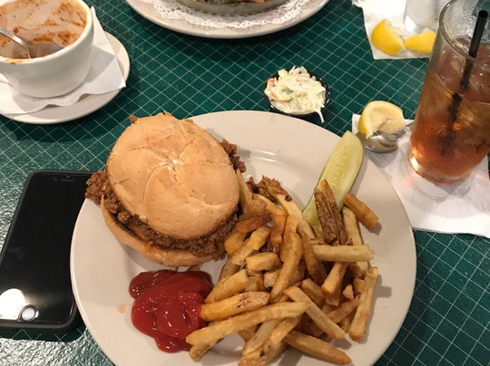 Woodsboro餐馆和美食-Village Tavern