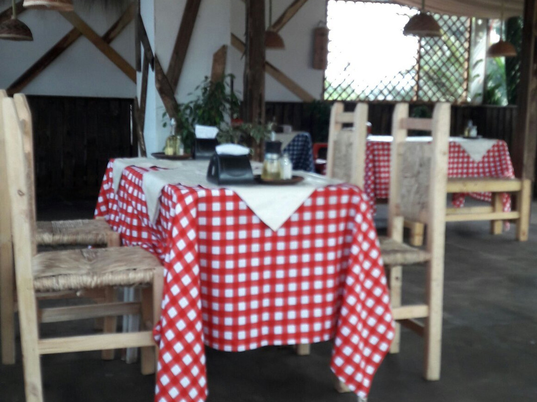 Llaillay餐馆和美食-Los Hornitos