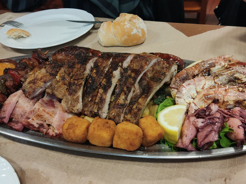 Los peñones parrilla-sidrería