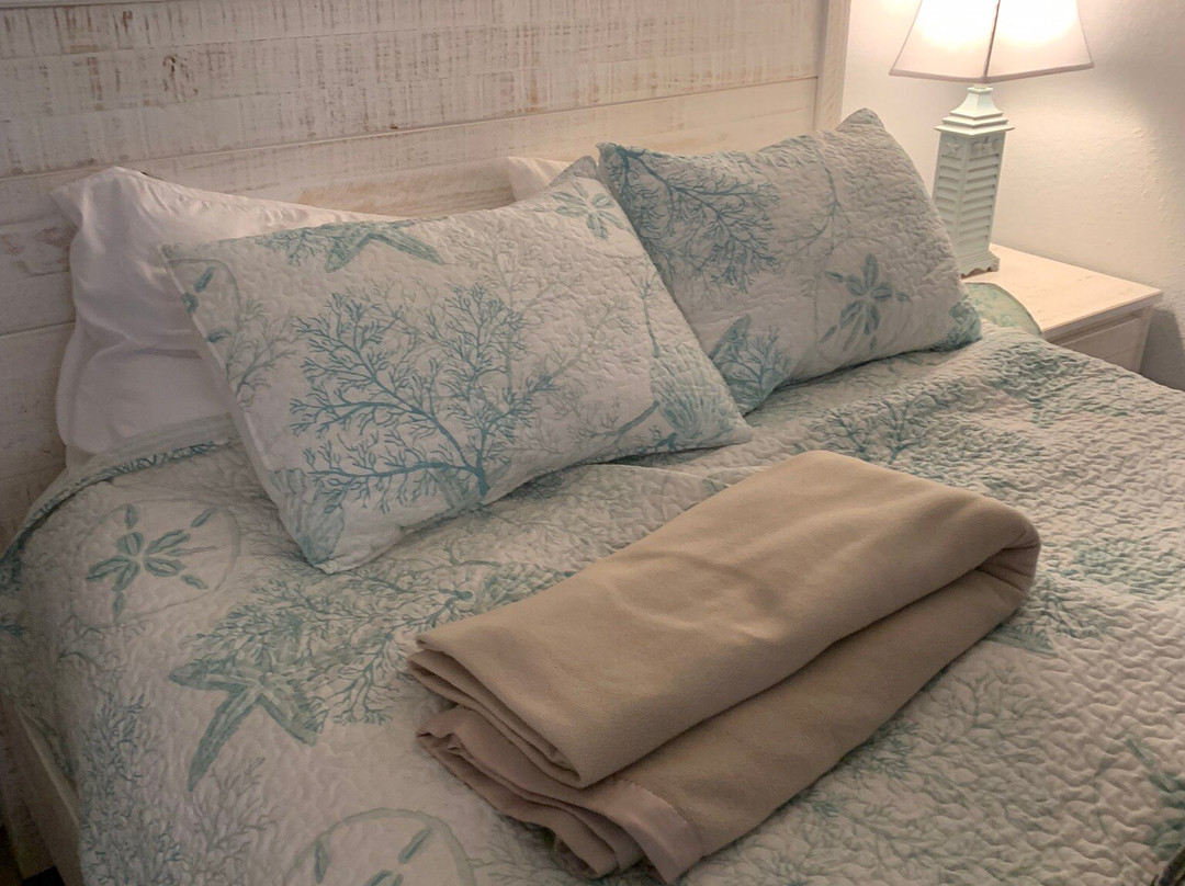 Lakeside Cottages主图