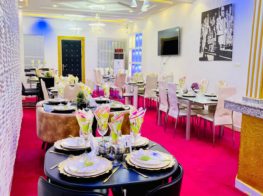 Tour Eiffel Hotel Benin主图