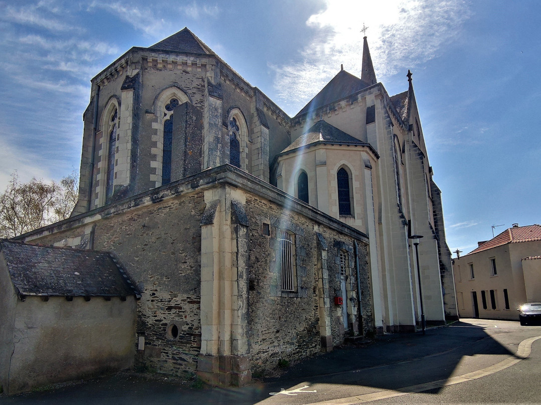 Eglise Saint Jean-Baptiste de Villedieu-Beaupreau-en-Mauges必去景点