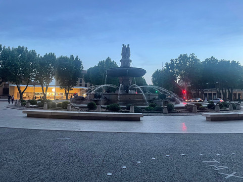 Fontaine de La Rotonde-普罗旺斯必去景点