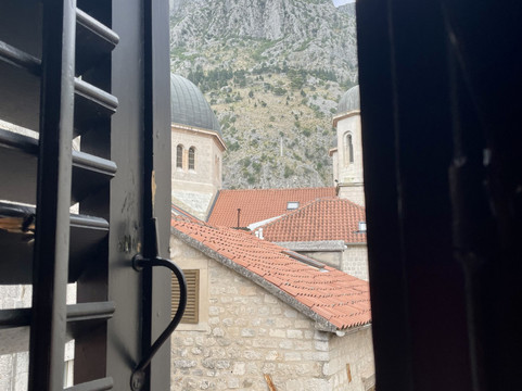 玛里加酒店主图