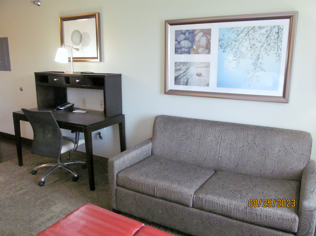 Staybridge Suites Grand Forks By IHG主图