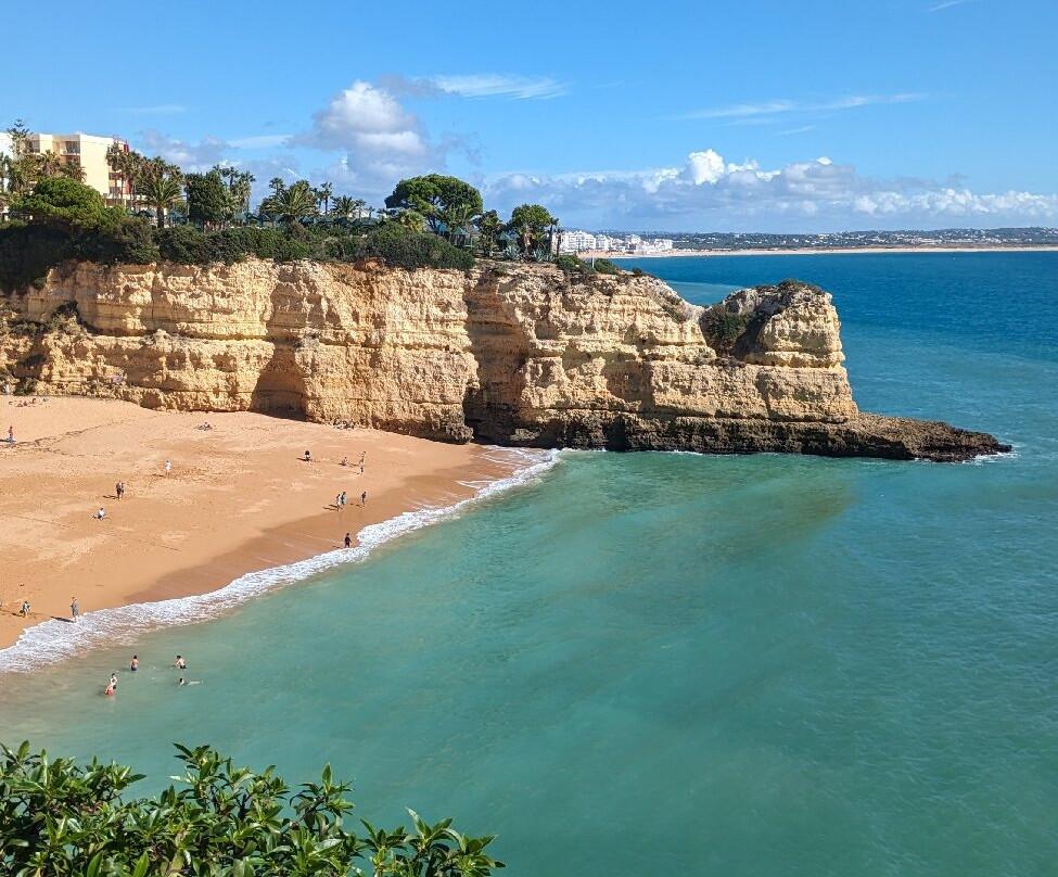 Praia da Senhora da Rocha景点图片