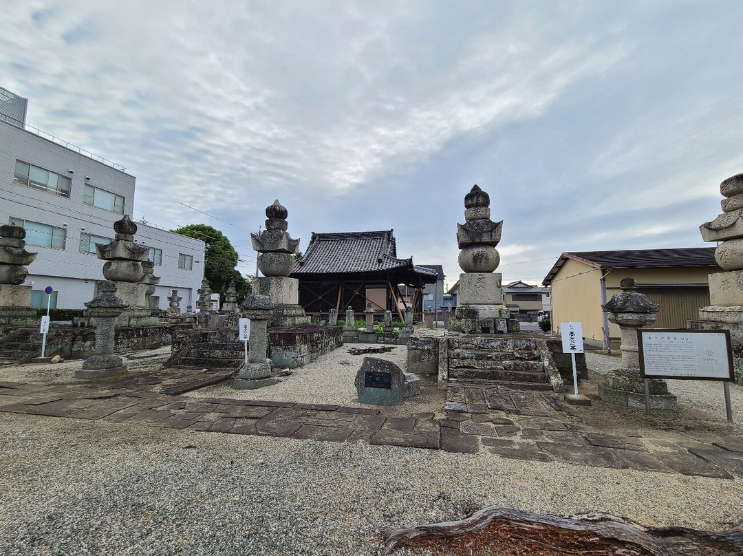 Todo Family Cemetery景点图片