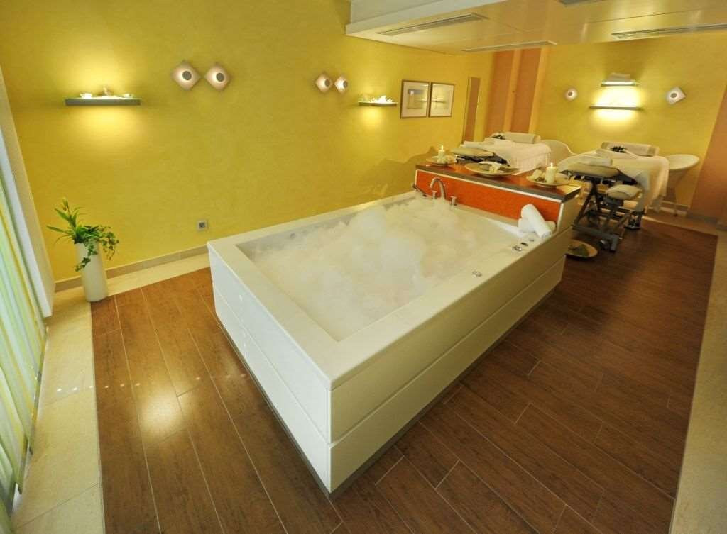 格里·韦伯酒店健身公园店主图