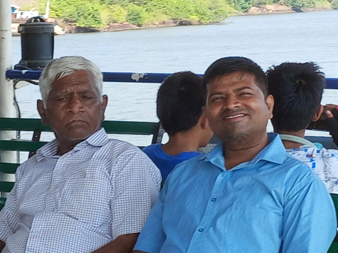 Velneshwar Shiva Temple景点图片