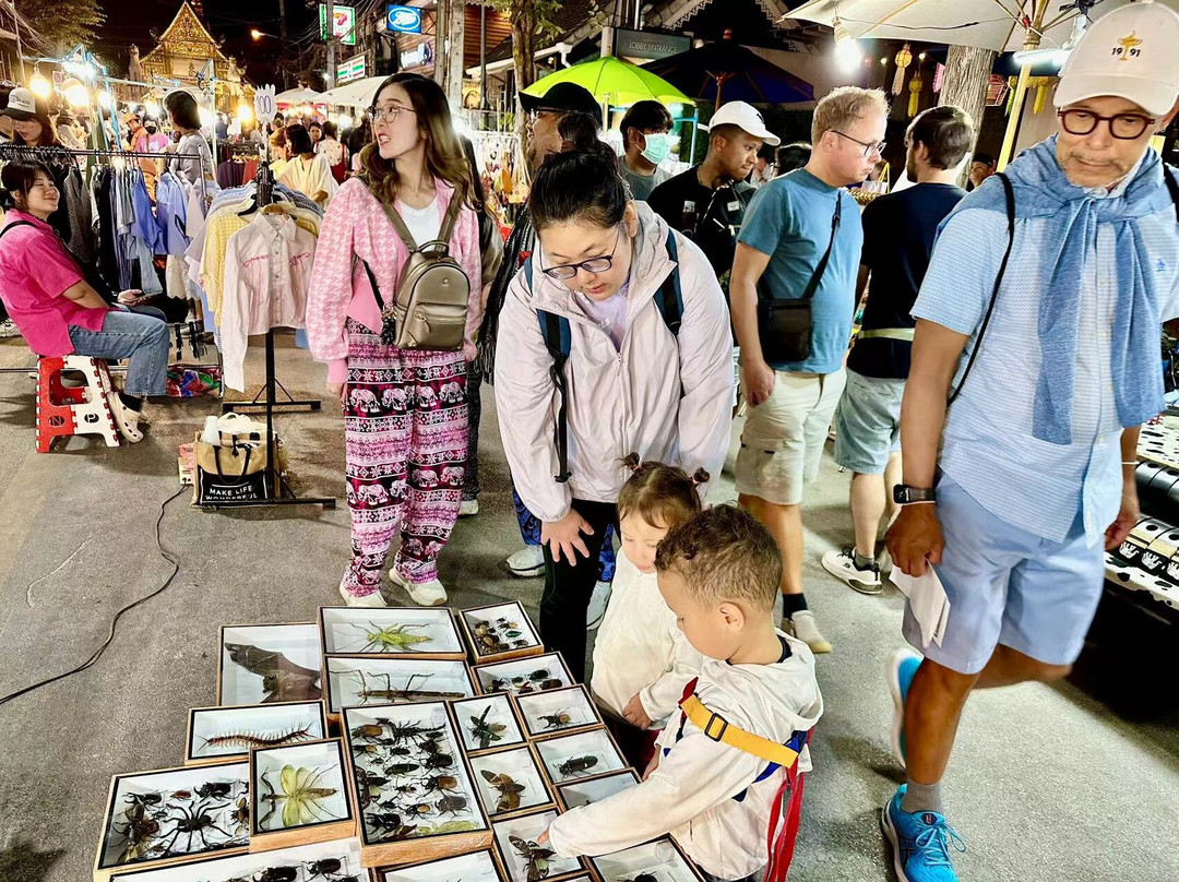 周日夜市(周日步行街)－塔佩门-清迈府必去景点