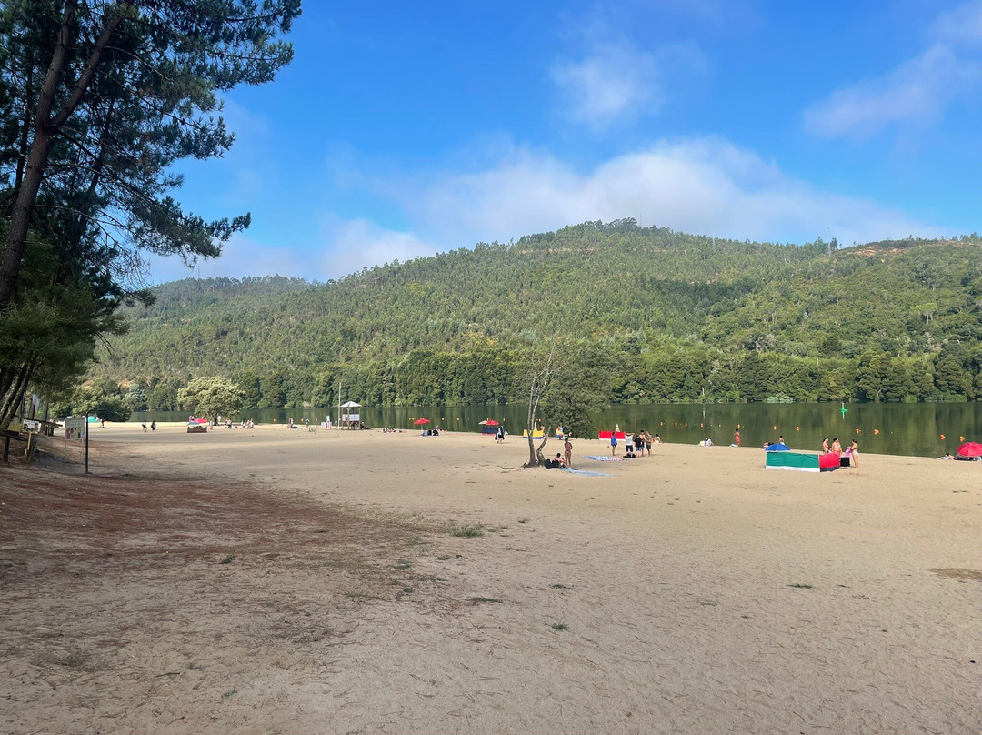 Lomba Beach景点图片