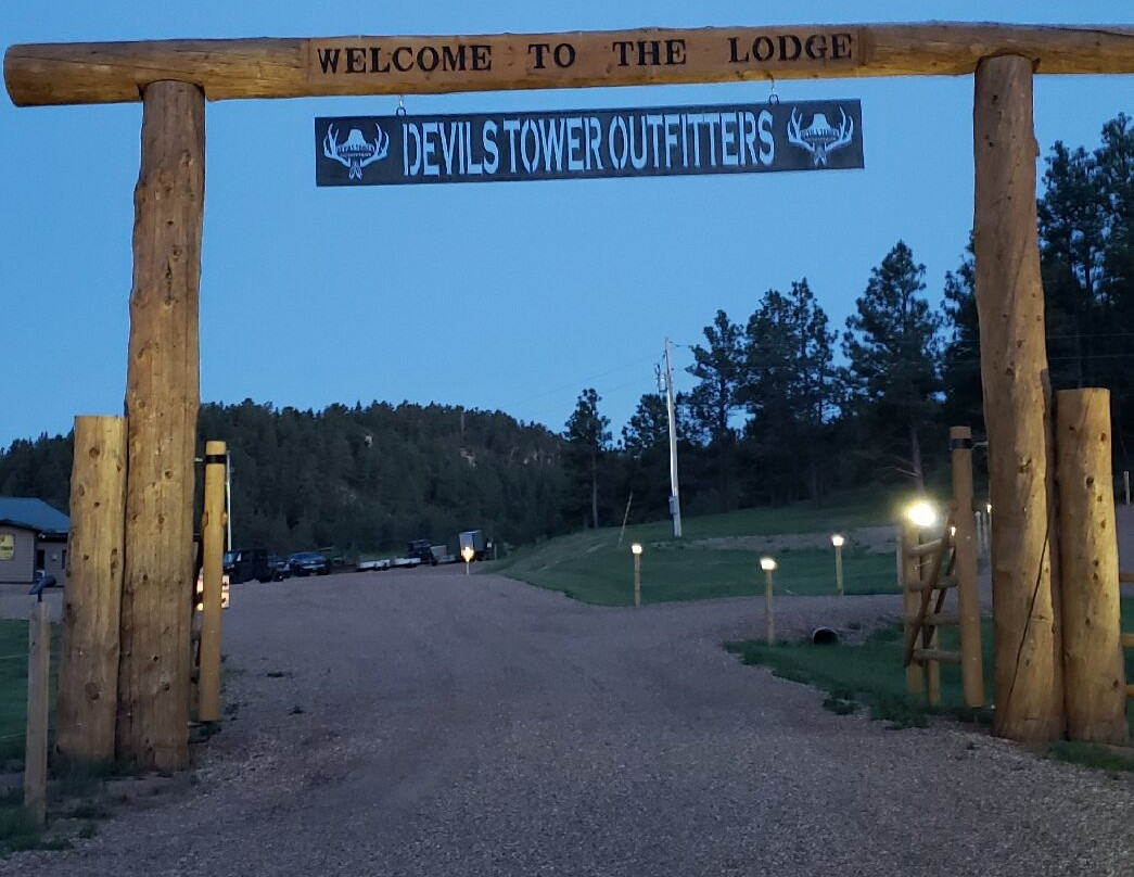 Devils Tower Outfitters主图