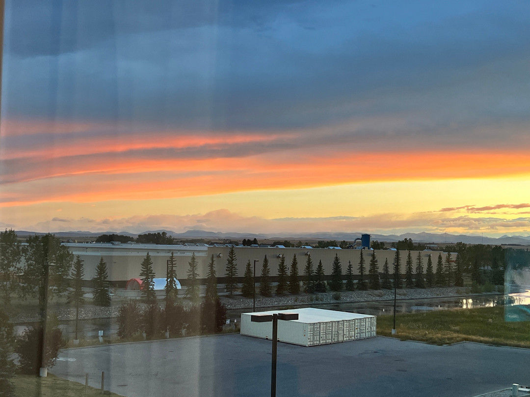 华美达高地河流酒店主图