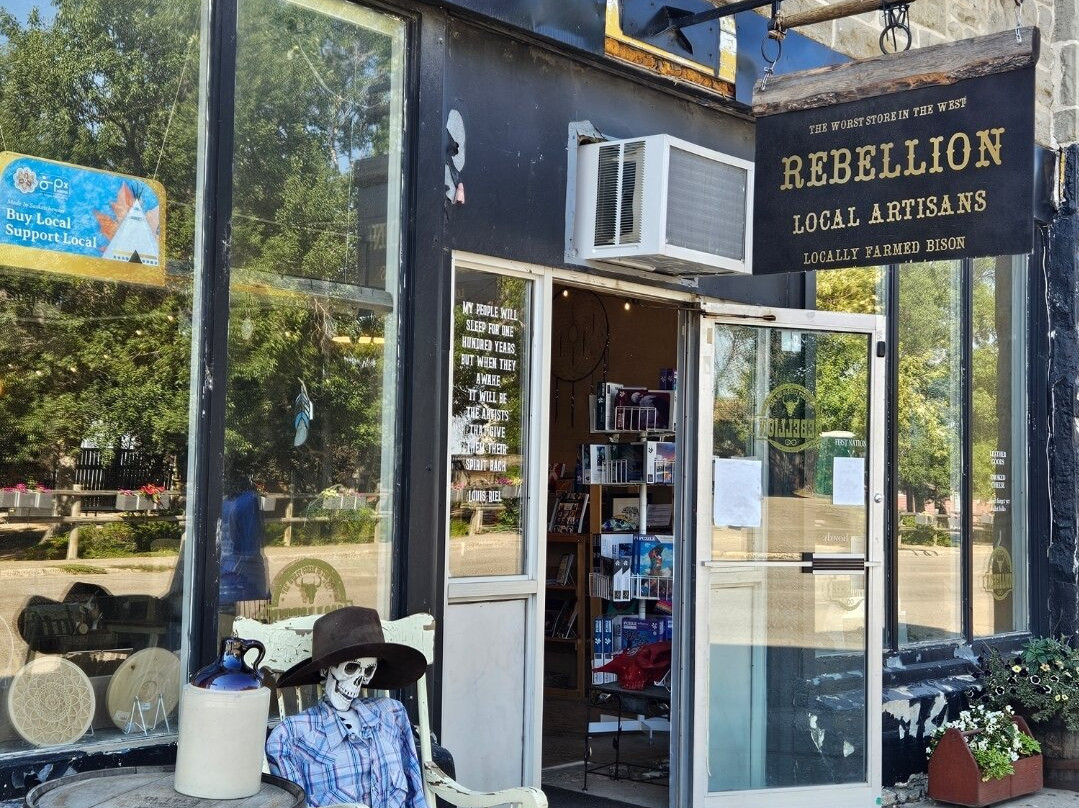 Rebellion Apparel and Local Artisan Shop-Maple Creek必去景点