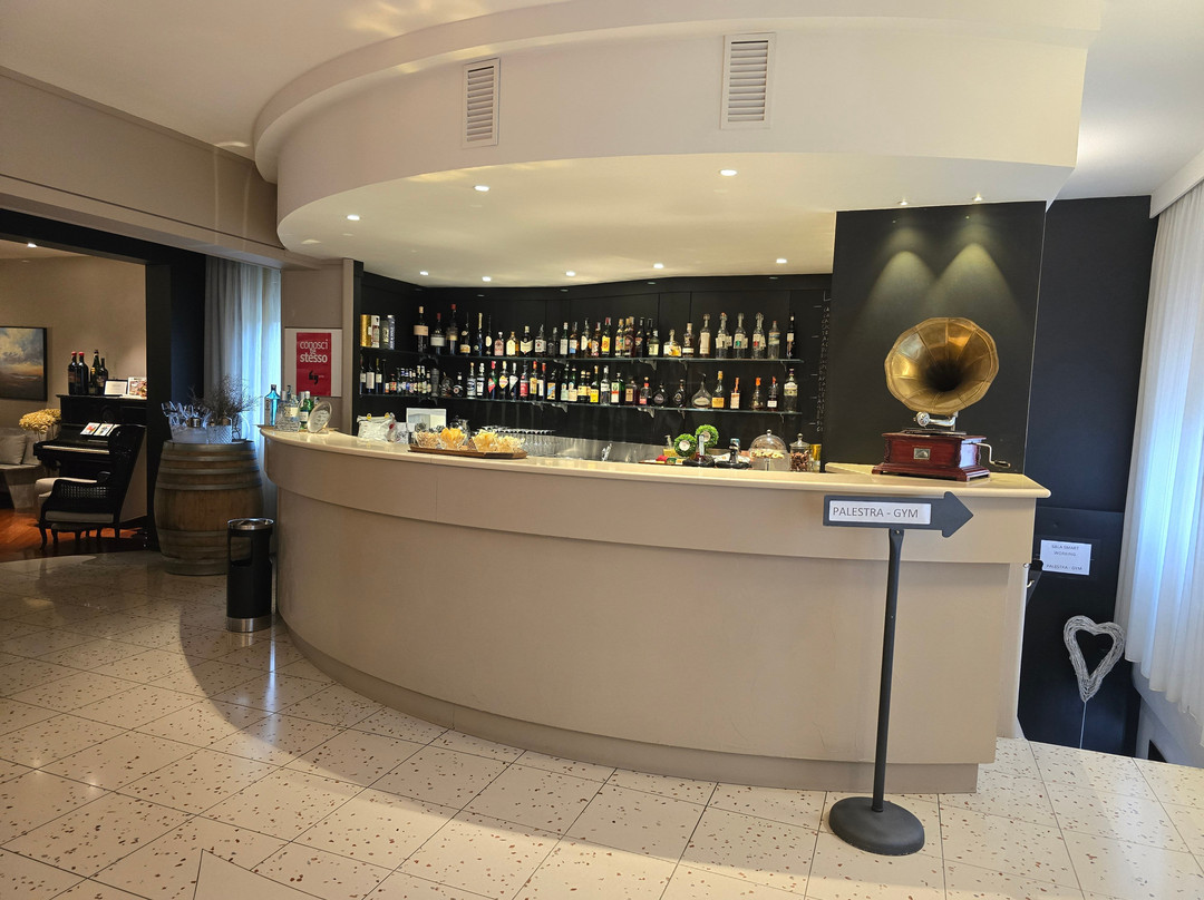 葛罗波酒店主图