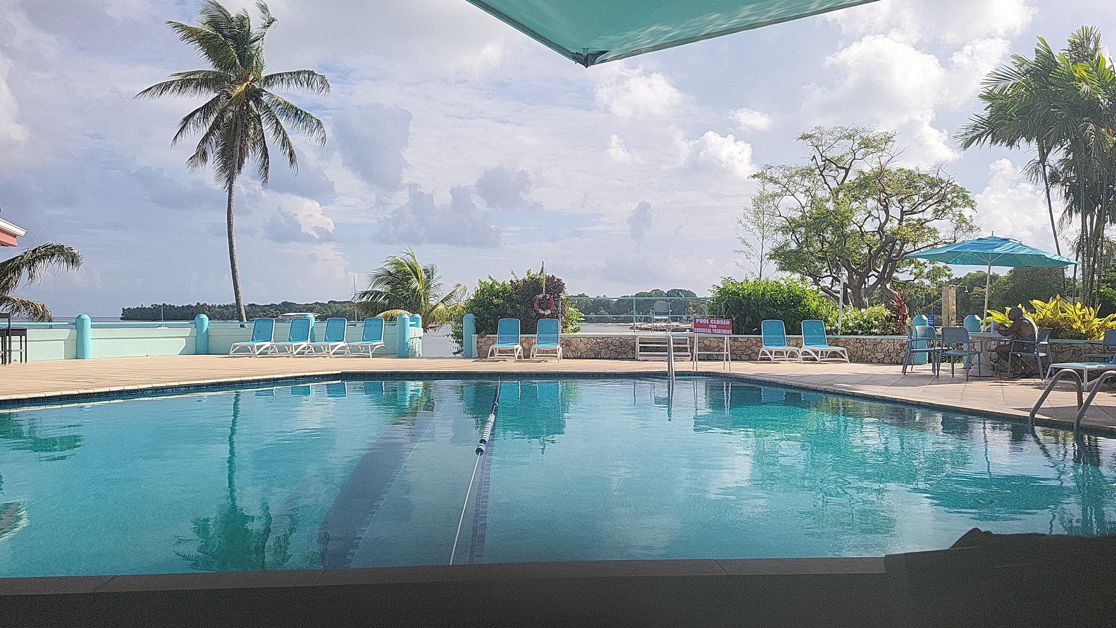 Crown Point Beach Hotel Limited-泳池