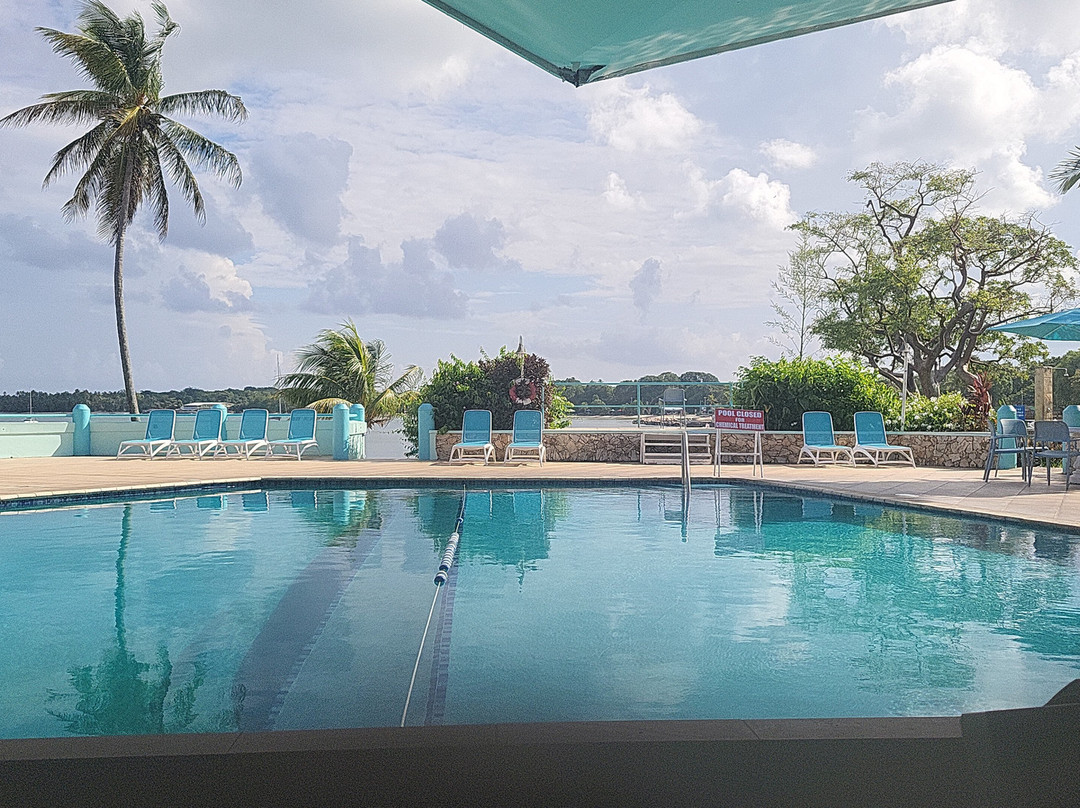 Crown Point Beach Hotel Limited主图