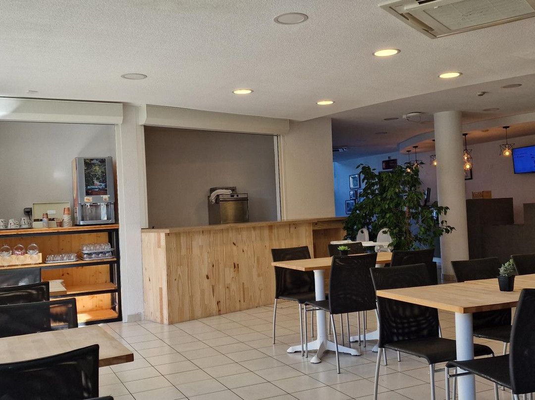 樱桃瓦朗斯酒店主图