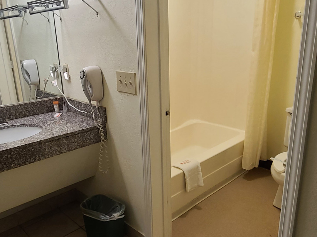 Hamilton Inn Jonesville NC主图